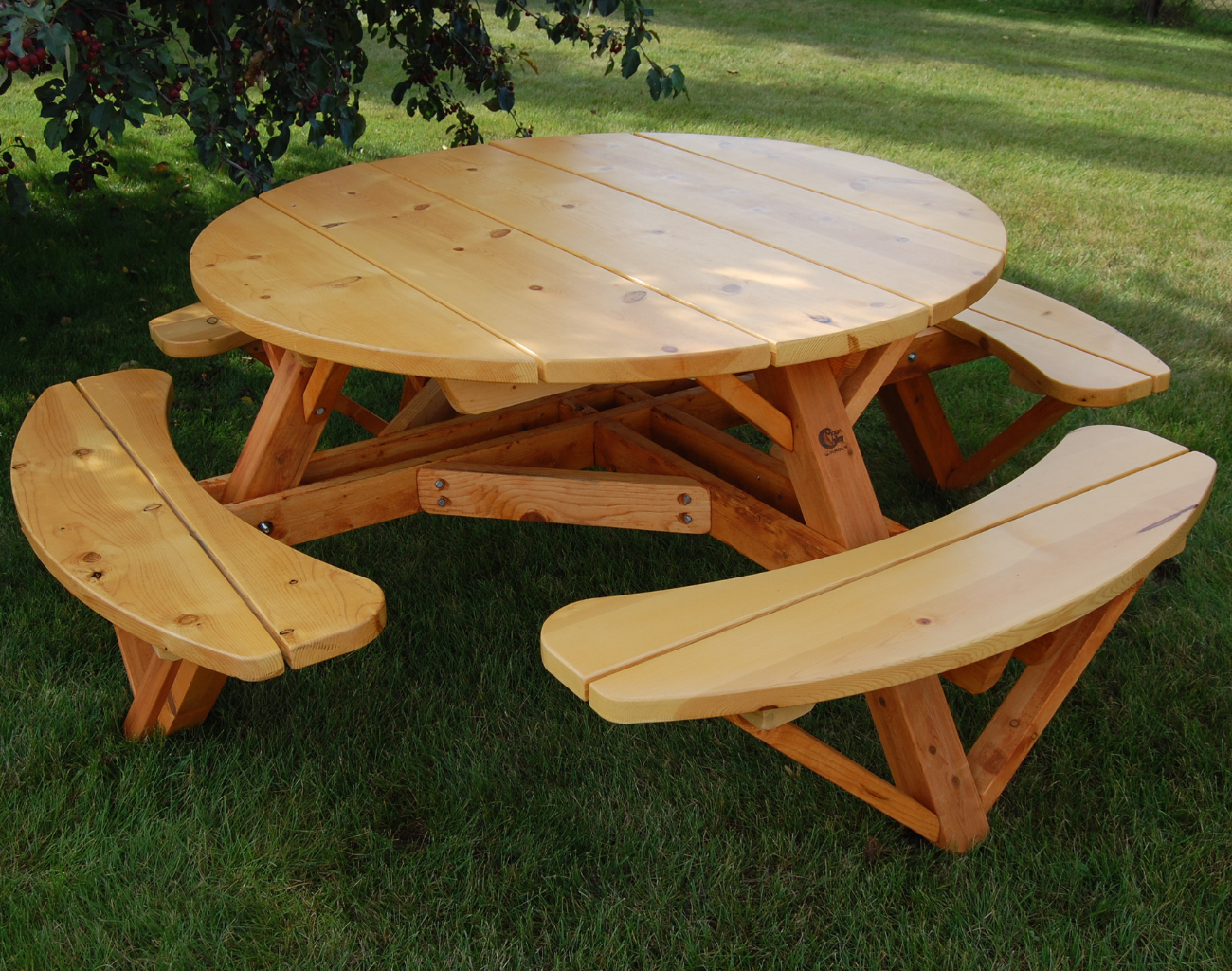 Moon Valley Rustic Cedar Log 56-Zoll-Runde Picknicktisch mit angeschlossenen Bänken