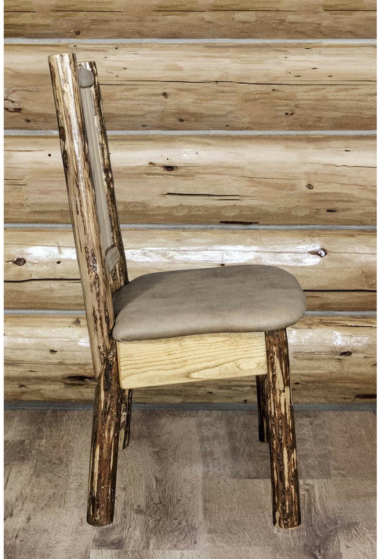 Montana Woodworks Glacier Country Kollektion Seitenstuhl Buckskin Polsterung mit Lasergravur Design