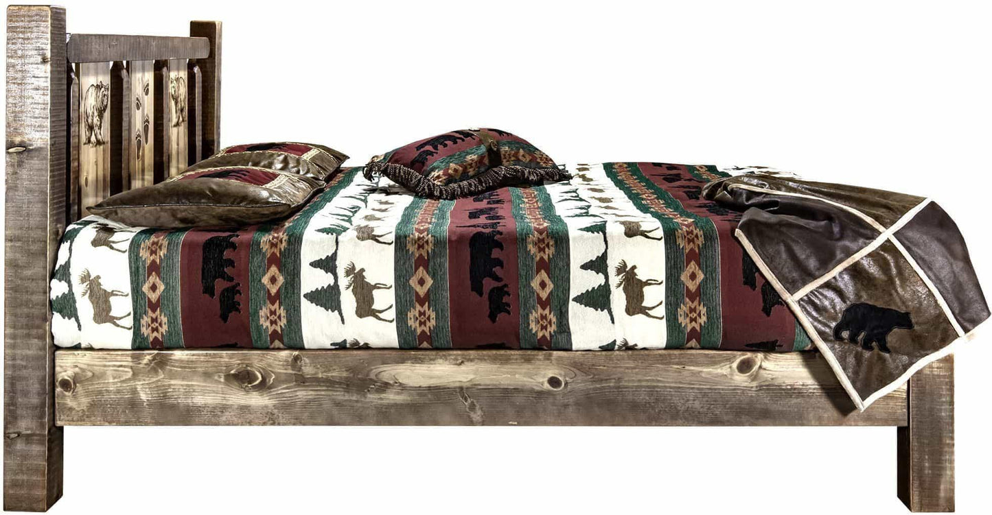 Montana Woodworks Homestead Kollektion California King Plattformbett mit Lasergravur Design - Flecken & Klare Lacquer Finish