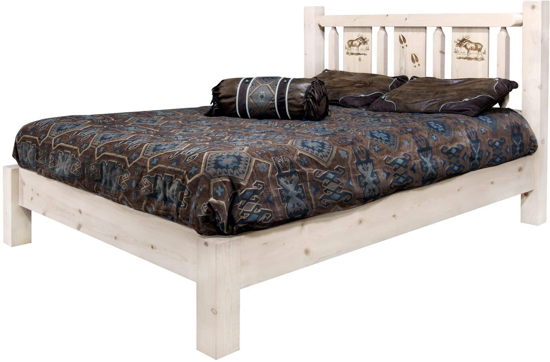 Montana Woodworks Homestead Kollektion King Platform Bett mit Lasergravur Design - Klare Lacquer Finish