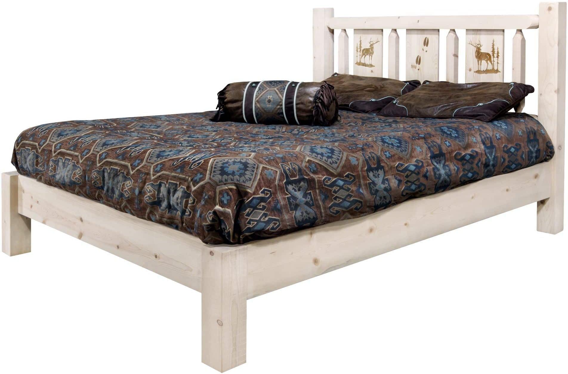 Montana Woodworks Homestead Kollektion King Platform Bett mit Lasergravur Design - Klare Lacquer Finish