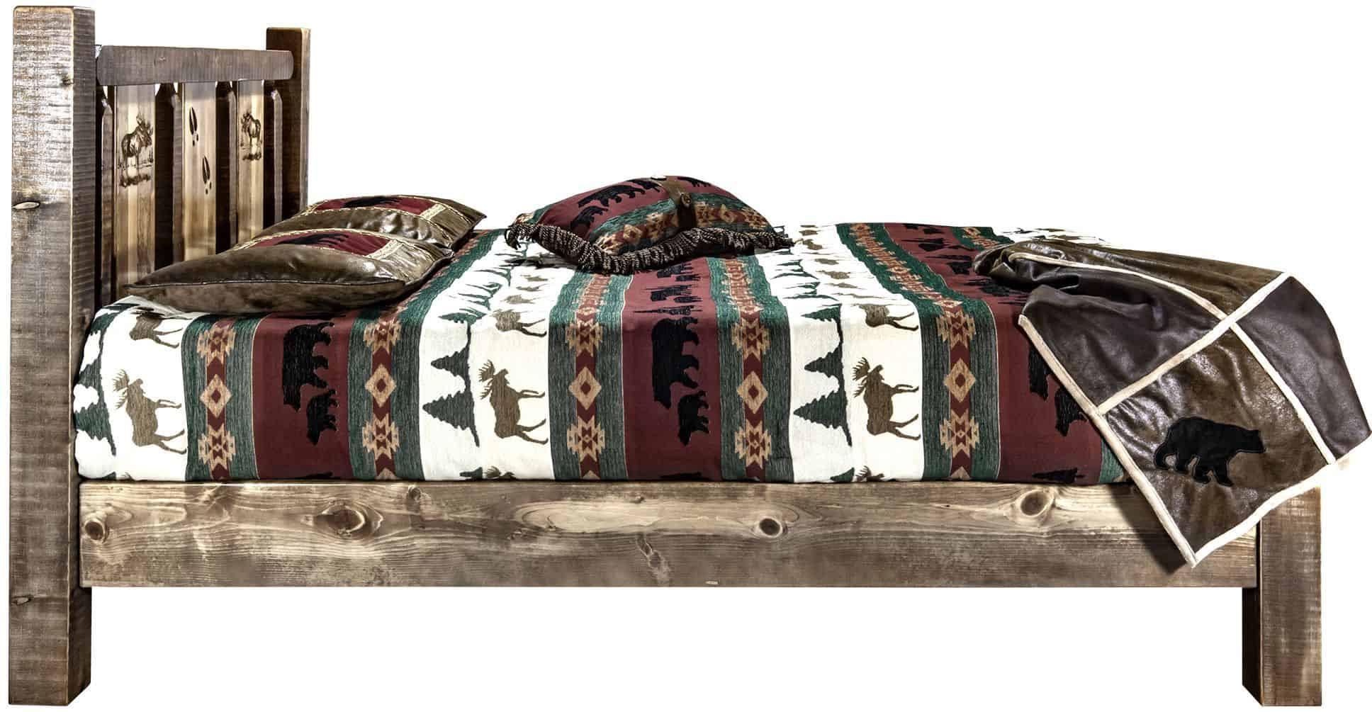 Montana Woodworks Homestead Kollektion King Platform Bett mit Lasergravur Design - Flecken & Klare Lacquer Finish