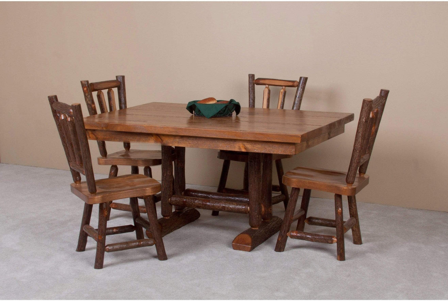 Viking Log Sawtooth Hickory Trestle Esstisch